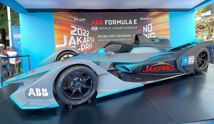 Replika Mobil Formula E Dipajang di Bundaran HI