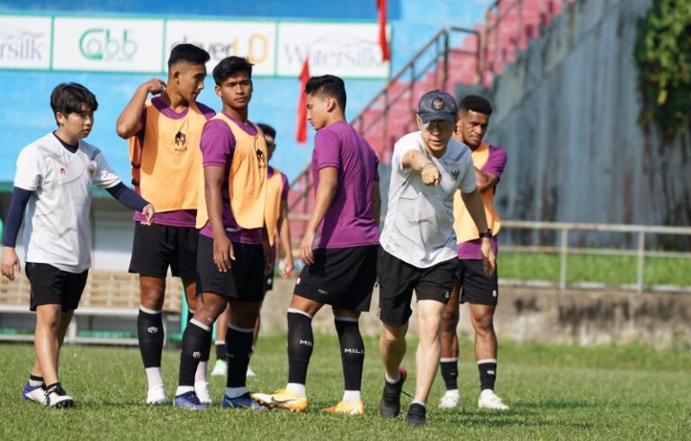 Latihan di Lapangan Seadanya, Tim U-23 Indonesia Awali Laga Vs Vietnam, Besok