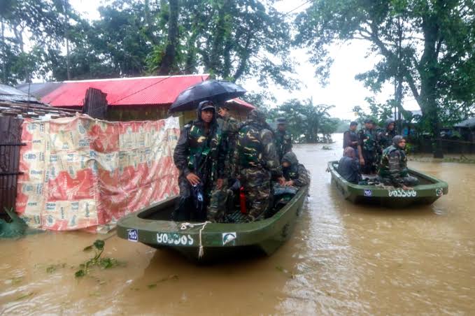 Jutaan Orang di India dan Bangladesh Terdampar Karena Banjir