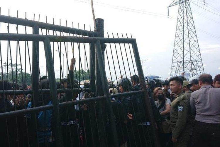 Dua Bobotoh Persib Meninggal Dunia di Stadion GBLA