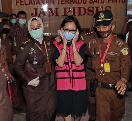 Beda Perlakuan Kejagung dan Polri Terhadap Jajarannya yang Terlibat Korupsi