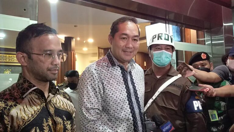 Diperiksa Kejagung, M Lutfi Enggan Tanya Jawab dengan Wartawan