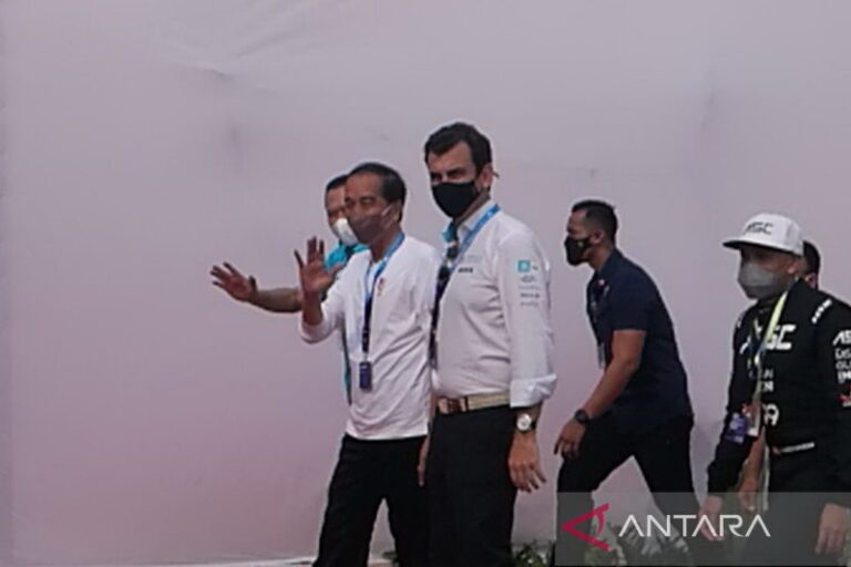 Tiba di JIEC, Jokowi Saksikan Langsung Balap Formula E