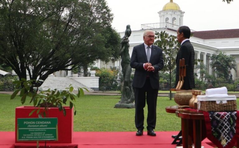 Dentuman Meriam Sambut Kunjungan Kenegaraan Presiden Jerman di Istana Bogor