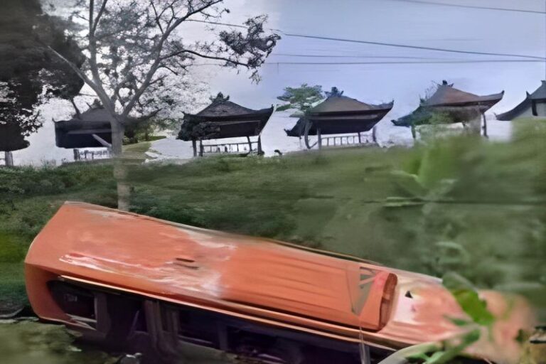 Bus Pariwisata Masuk Jurang di Magetan, Tujuh Penumpang Meninggal