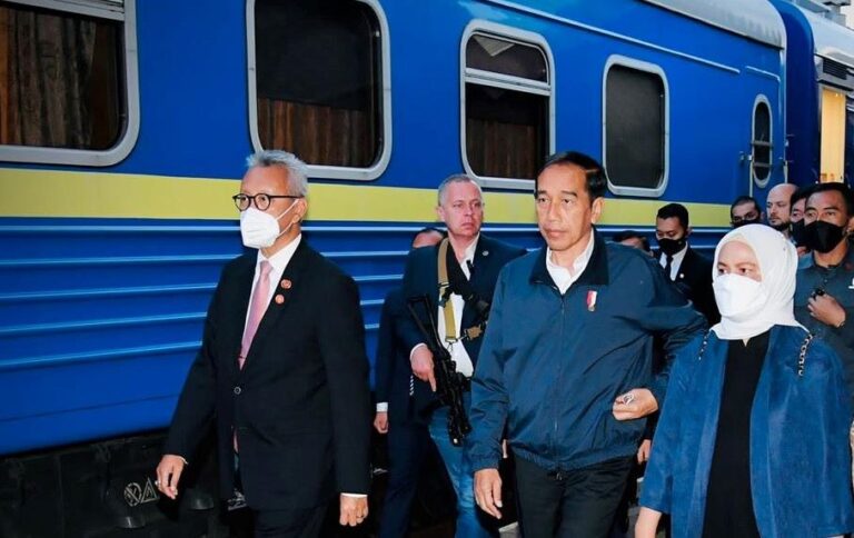 Dari Stasiun Przemysl Jokowi Awali Misi Perdamaian ke Ukraina