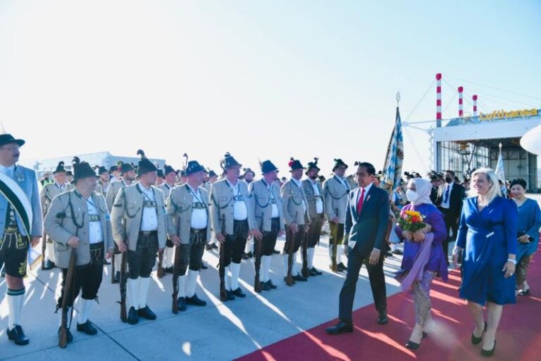 Presiden Jokowi dan Ibu Negara Tiba di Munich