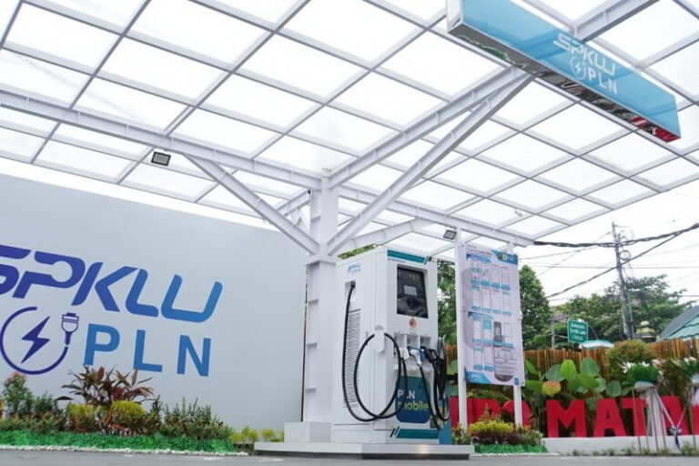 PLN Bangun Puluhan Stasiun Pengisian Mobil Listrik di Destinasi Wisata