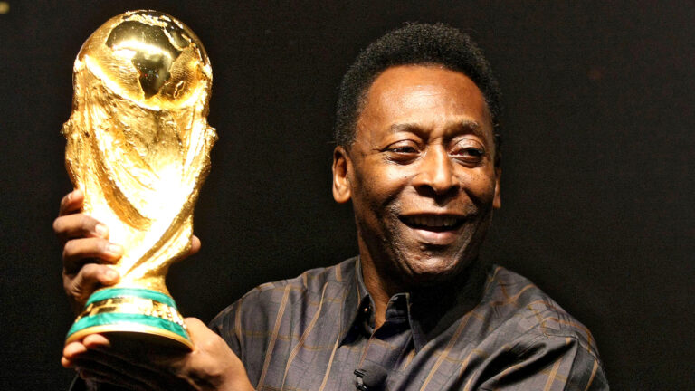 Pele Minta Putin Hentikan Invasi ke Ukraina