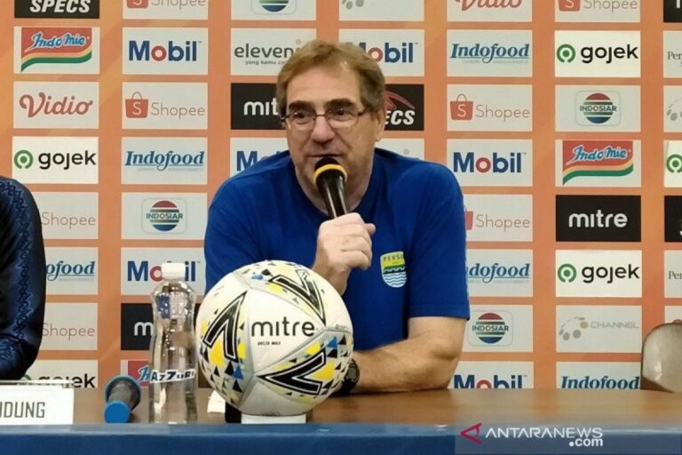 Pelatih Persib Berharap Bobotoh Dibolehkan Nonton Babak Delapan Besar Piala Presiden