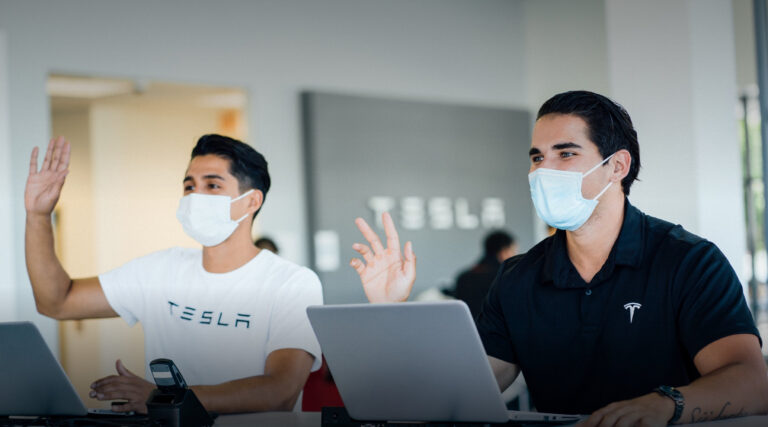 Tesla Buka Rekrutmen Pegawai di Bangkok, Minat?