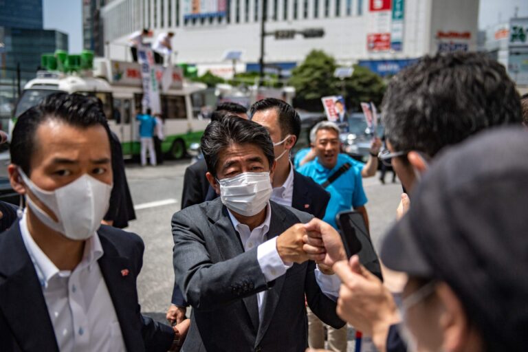 Warga Jepang Penuhi Lokasi Penembakan Shinzo Abe