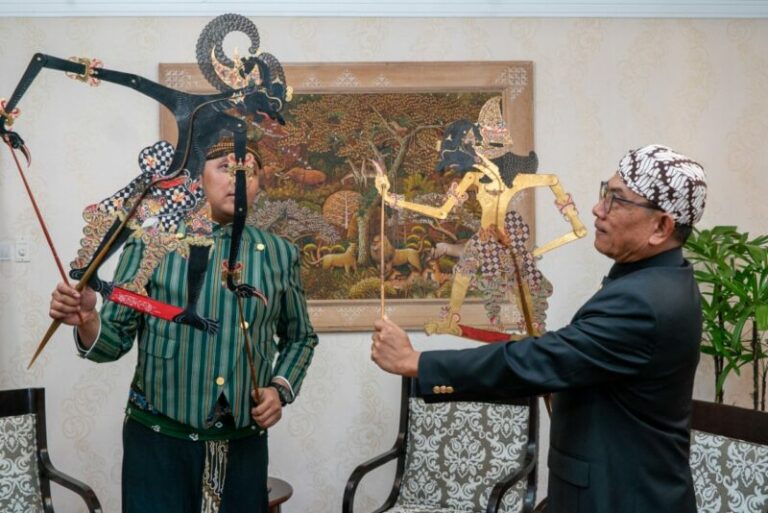 Presiden Jokowi Diusulkan Jadi Bapak Wayang Indonesia