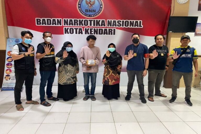 Bea Cukai-BNN Kendari Gagalkan Modus Penyelundupan Ganja dalam Pakaian