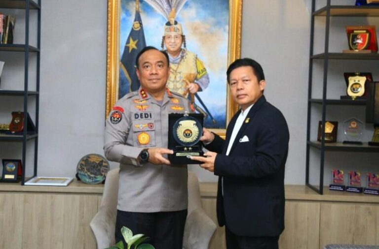 Divisi Humas Mabes Polri Terima “Presisi Award” dari Lemkapi