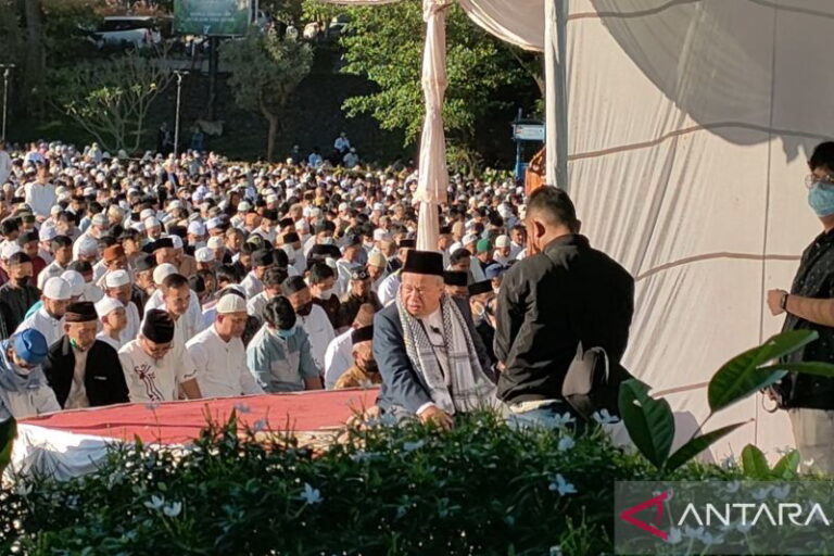 Jemaah Muhammadiyah Padati Salat Idul Adha di Lapangan Sempur Bogor