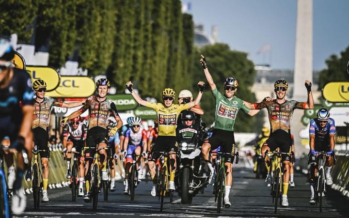 Pebalap Sepeda Jonas Vingegaard Akhiri Dominasi Tadej Pogacar di Tour de France