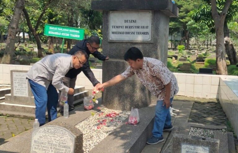 Sambut Anugerah Jurnalistik 2022, Pengurus PWI Jaya Ziarah ke Makam MH. Thamrin