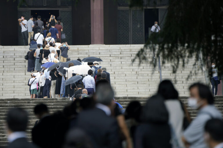 Ribuan Warga Jepang Beri Penghormatan Akhir untuk Shinzo Abe