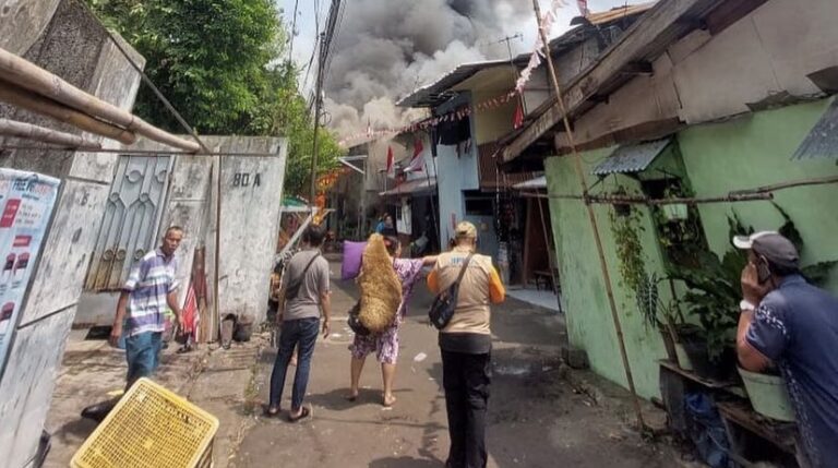 Satu Orang Korban Kebakaran Simprug Tewas Karena Syok