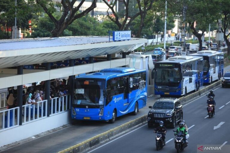 Direvitalisasi, 15 Halte Transjakarta Tutup Sementara