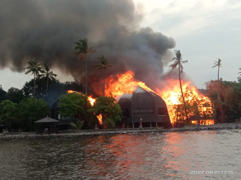 Tiga Unit Putri Duyung Cottage di Ancol Kebakaran