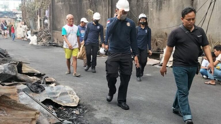 Pasca Kebakaran di Simprug, Puslabfor Bawa Kabel Listrik dari TKP