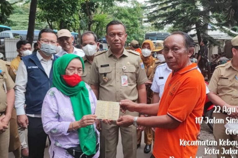 Permudah Korban Kebakaran Simprug, Dukcapil Jaksel Buka Posko Pelayanan Dokumen