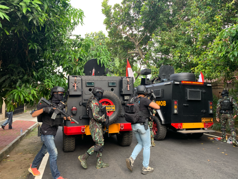 Sore Ini, Personel Brimob Polri Datangi Rumah Pribadi Ferdy Sambo