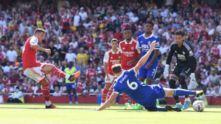 Arsenal Hempaskan Leicester City di Emirates Stadium