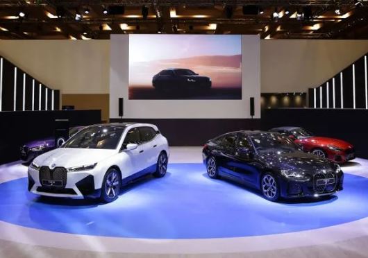 Tak Mau Kalah, BMW Pamer Dua Kendaraan Listrik di GIIAS 2022