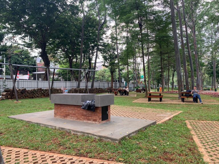 Masih Tertutup Seng, Tebet Eco Park Dibuka Kembali Pasca Revitalisasi