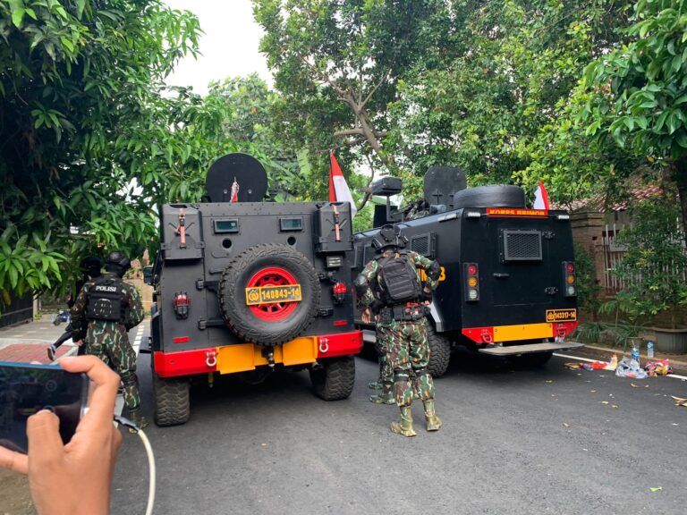 Kendaraan Taktis Siaga di Rumah Ferdy Sambo, Duren Tiga Mencekam