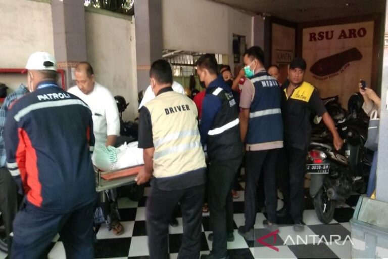 Meninggal Dunia Akibat Kecelakaan, Hermanto Dardak Dimakamkan di TMP Kalibata