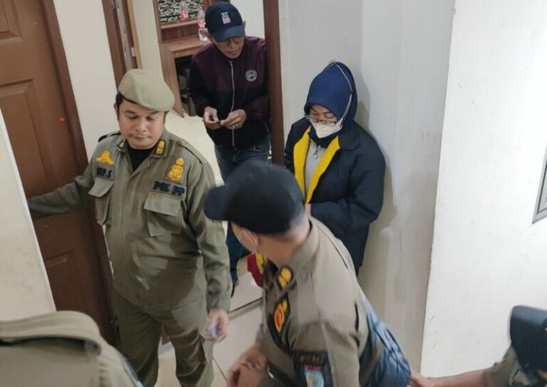 Satpol PP Kota Tangerang Razia 18 PSK di Serpong