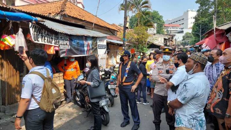 Pemilik dan Pekerja Kafe di Cakung Cilincing Menolak Upaya Pengosongan Lahan