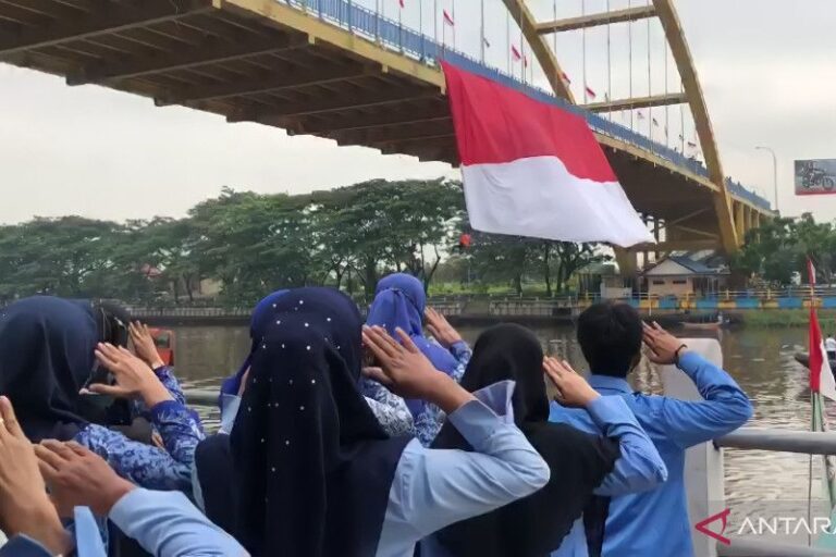 Merah Putih Raksasa di Jembatan Siak Pekanbaru, Begini Penampakannya