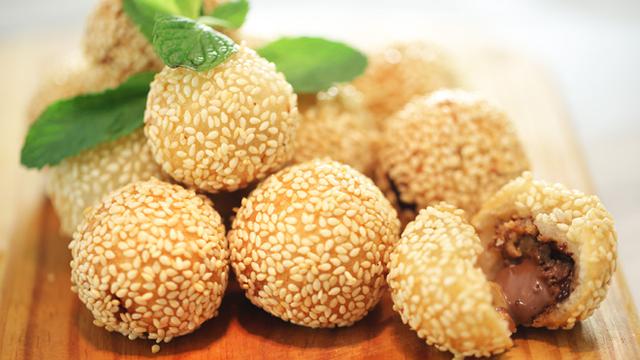 Onde-onde dan Alas Kaki Buatan Mojokerto Hits di Gelaran Apeksi