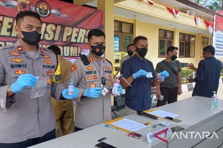 Lagi Asyik Nyabu Seorang Kades di Sukabumi Dicokok Polisi