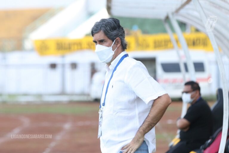 Lawan Persib, Teco Bertekad Jaga Rekor