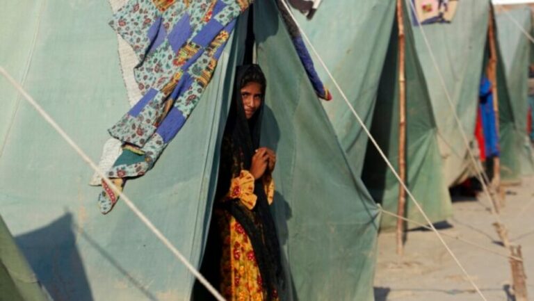 Penyakit Menular Hantui Pengungsi Banjir Pakistan