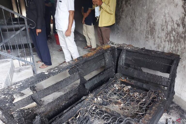 Kakek-Nenek di Surabaya Berusaha Akhiri Hidup dengan Cara Bakar Diri