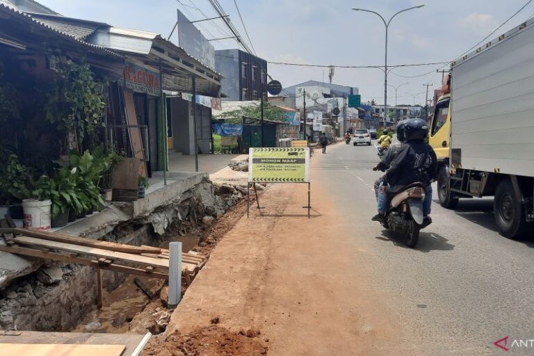 Pemkot Depok Bangun Jalur Pedestrian yang Ramah Disabilitas