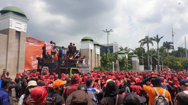 Demo di Depan Gedung DPR, Buruh Tolak Kenaikan Harga BBM