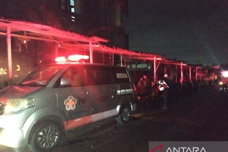 Ratusan Kios di Pasar Lettu Bakri Sukabumi Terbakar