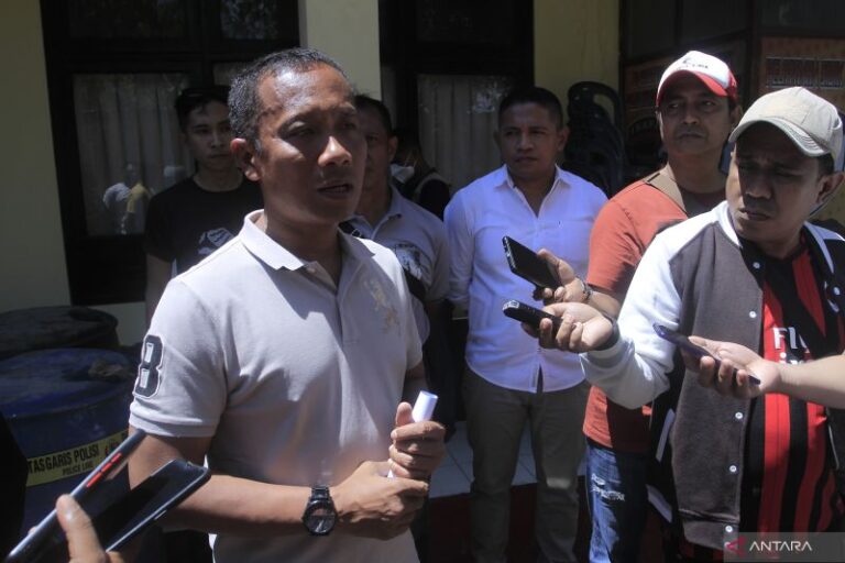 Polisi Ringkus Penimbun BBM di Kupang