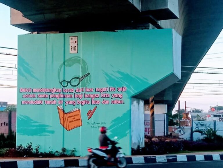 Jakarta Art Movement dan Papatong Artspace Kenang Bung Hatta Melalui Mural