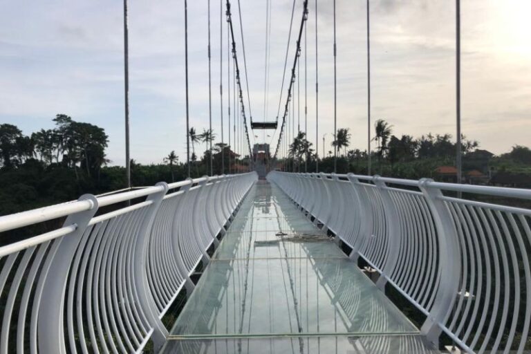 Destinasi Wisata Baru di Bali, The Glass Bridge Beroperasi Akhir September