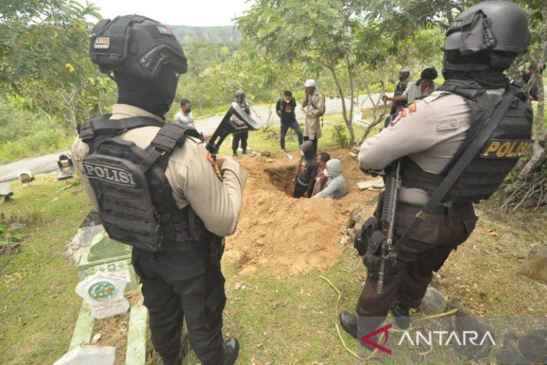 Tewas Saat Baku Tembak, Polisi Makamkan Jenazah Anggota MIT PosoÃ‚Â 