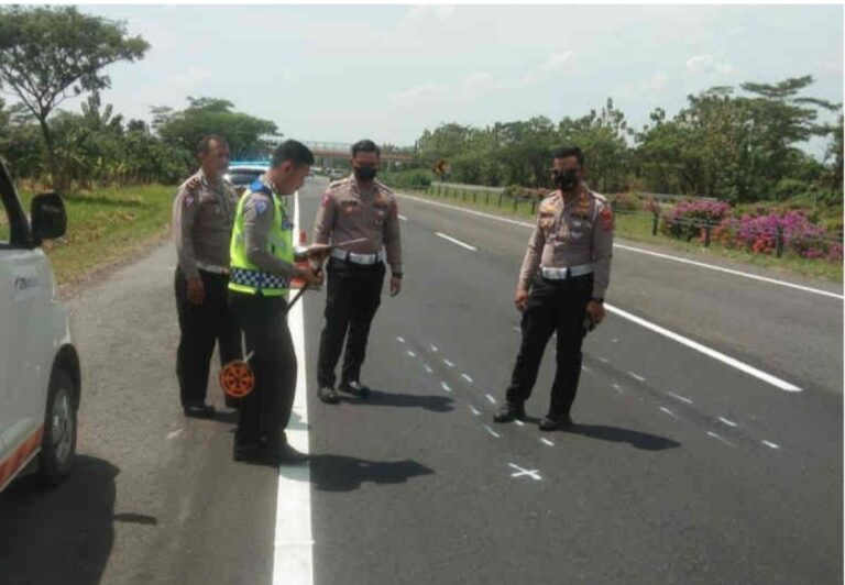 Kecelakaan di Tol Cipali, Tiga Penumpang Daihatsu Luxio Tewas di Lokasi